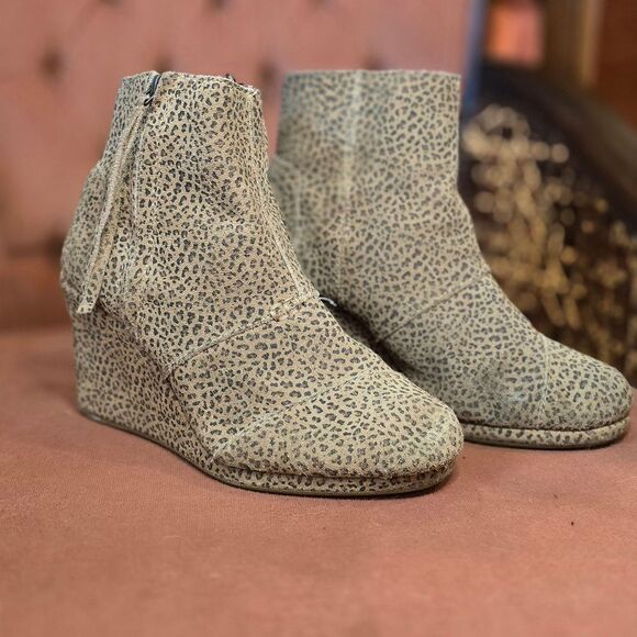 Toms Beige Animal Print Wedge Boots - Picture 2 of 5